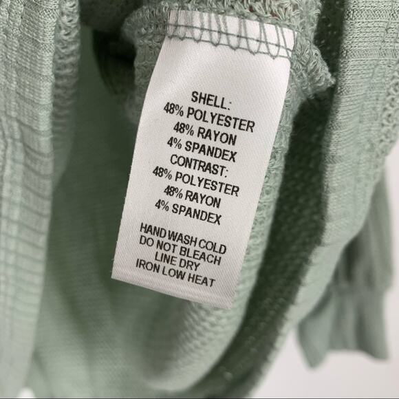 Lulus Waffle Knit Top V-Neck Sage Green Small NEW - Picture 5 of 6